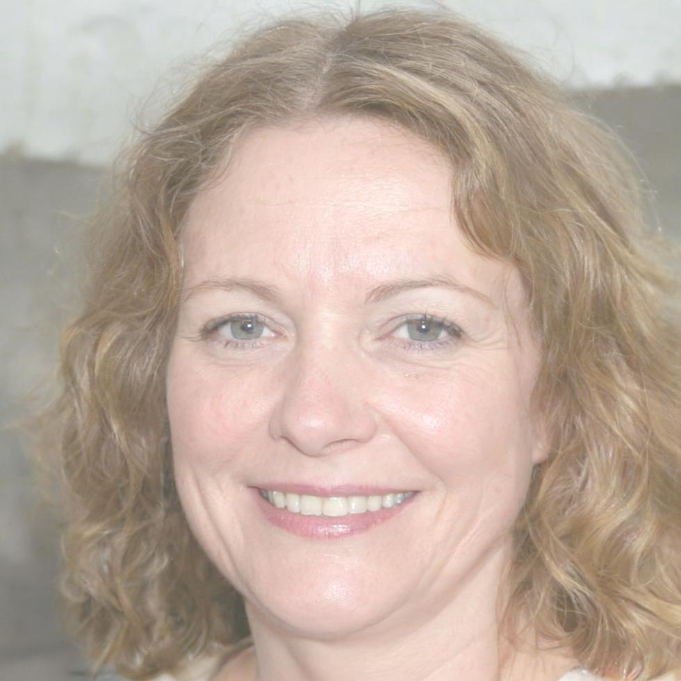 Linnea Vanburen, Founder and Chief Educator at Izmyth